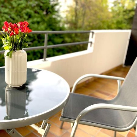 Top-Apartment Mit Parkplatz Und Balkon Reutlingen Extérieur photo