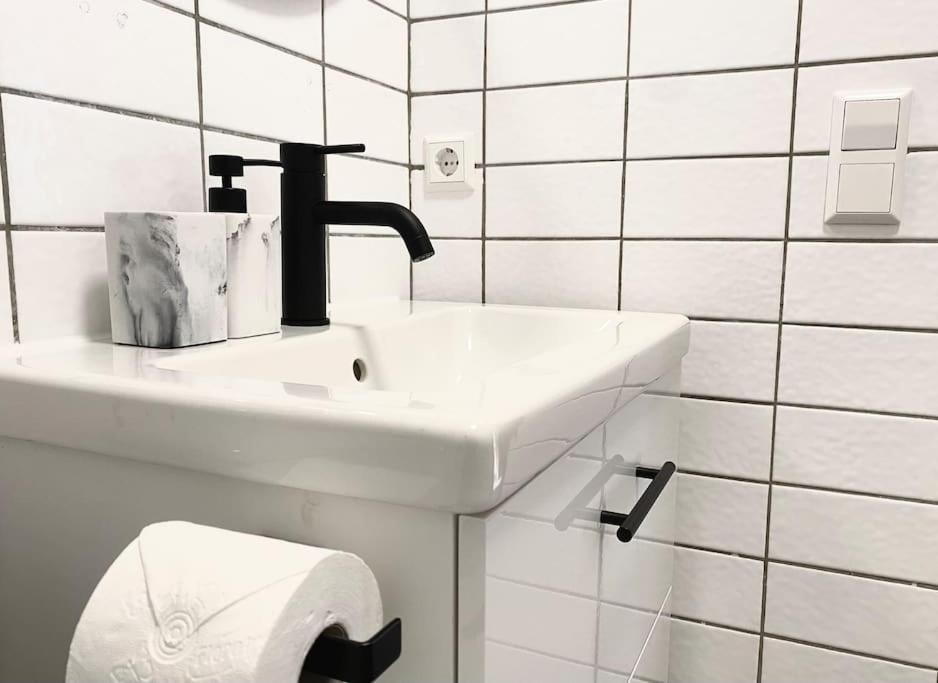 Top-Apartment Mit Parkplatz Und Balkon Reutlingen Extérieur photo