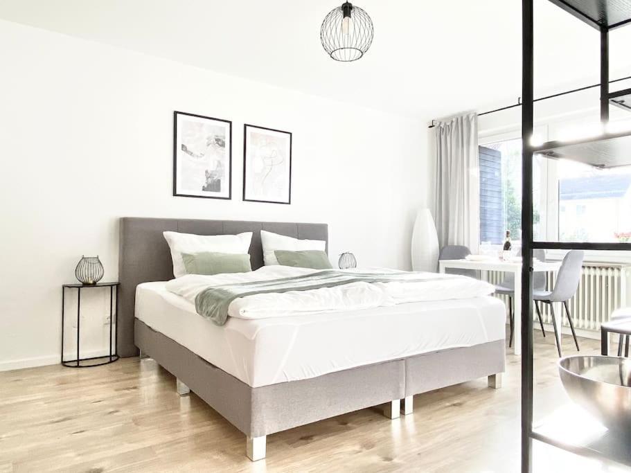 Top-Apartment Mit Parkplatz Und Balkon Reutlingen Extérieur photo