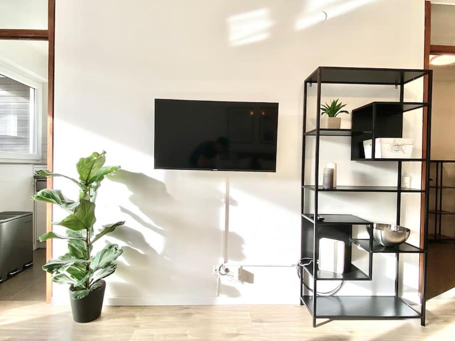 Top-Apartment Mit Parkplatz Und Balkon Reutlingen Extérieur photo